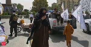 报道塔利班在2025年9月底下令全国光纤互联网切断,造成全面网络与通讯中断,解析此举对经济、媒体、人道援助和社会生活的深远影响,并评估可能的应对手段与国际反应。
