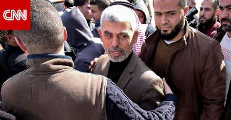 约旦卡尔克省发生了一起引发广泛关注的命案,嫌疑人因涉嫌蓄意谋杀被提起诉讼,面临最高绞刑的刑罚。本文深入解读案件背景、法律依据及社会反响,探讨司法程序和公众安全的重要性。
