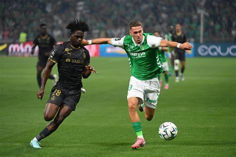 圣埃蒂安在法甲升级征程中迎来了强劲对手兰斯。两队在法乙联赛的激烈竞争中展现出非凡实力,争夺升级名额的比赛充满紧张与激情。文章深入解析比赛过程、球队表现及关键球员,揭示升班路上的挑战与机遇。
