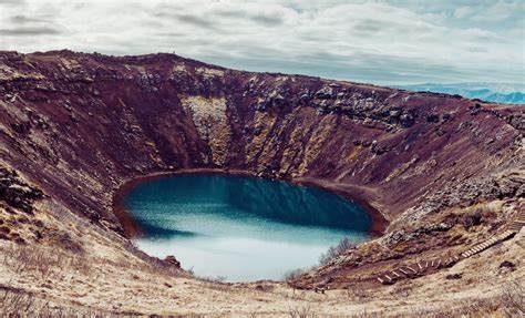 最新科学研究揭示了4300万年前一颗小行星撞击北海的确凿证据,这一发现不仅丰富了地球古环境的认知,也为理解地质变迁和生命演化提供了重要线索。本文深入解析这一发现的科学意义及其对未来研究的启示。
