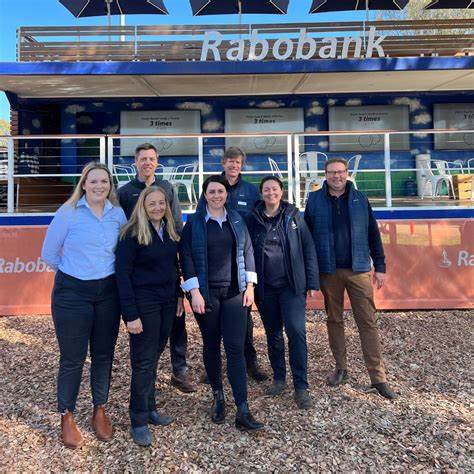 探讨Rabobank如何利用LinkedIn平台提升企业形象、拓展业务网络与增强客户关系,以及其在数字化转型背景下的社交媒体策略与市场表现。
