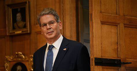 美国财政部明确表示将采取大规模且果断的措施支持阿根廷货币稳定,旨在缓解阿根廷近期面临的经济波动和市场不安,彰显两国经济合作的新动态。
