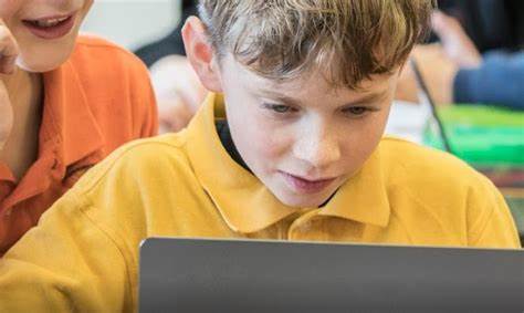 本文全面介绍了Google Earth的丰富资源和多样化服务,帮助用户掌握工具使用方法,提升地理信息应用能力,推动教育和环保公益事业发展。
