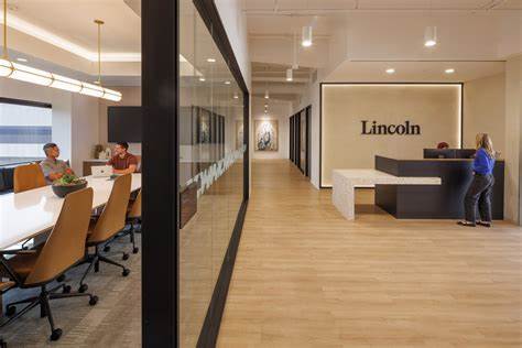 深入解读Lincoln Property Company在办公楼开发、租赁与物业管理方面的战略与实践,覆盖市场布局、可持续性、科技赋能与租户体验,帮助企业与投资人更好理解现代写字楼价值与挑选要点。
