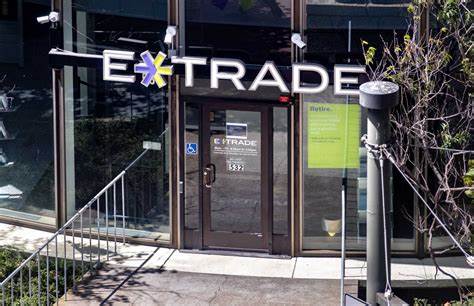 摩根士丹利通过与Zerohash的战略合作,正式将加密货币交易引入其旗下的E*Trade平台,掀起传统金融与数字资产深度融合的新趋势,推动投资者在多资产投资领域的多元选择。本文深度解析此次合作的行业背景、双方优势、对投资者的影响及未来市场发展前景。
